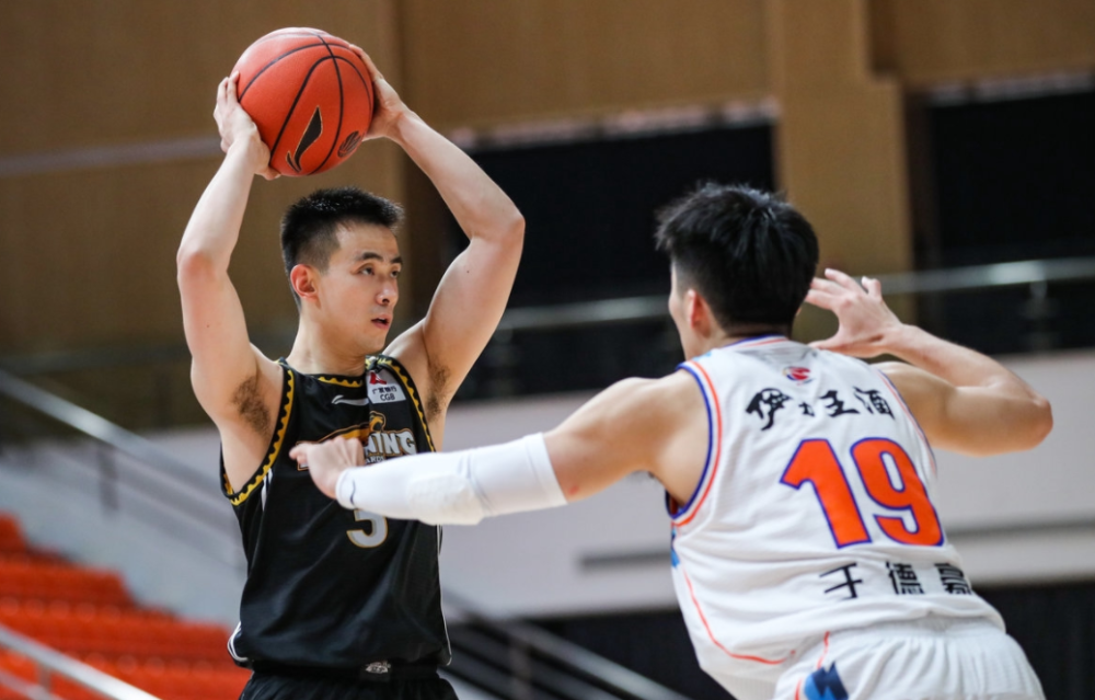 爱游戏官方下载 -关于里程碑夜！勒沃库森战术微调；CBA季后赛集结日刷纪录；管理层满意；更衣室氛围转暖的信息